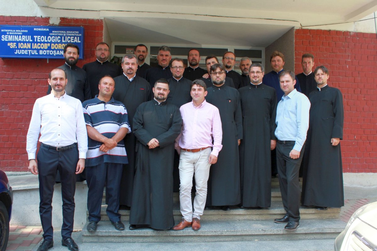 Bucuria revederii după 20 de ani a Promoţiei 1998, la Seminarul Teologic Dorohoi 10760