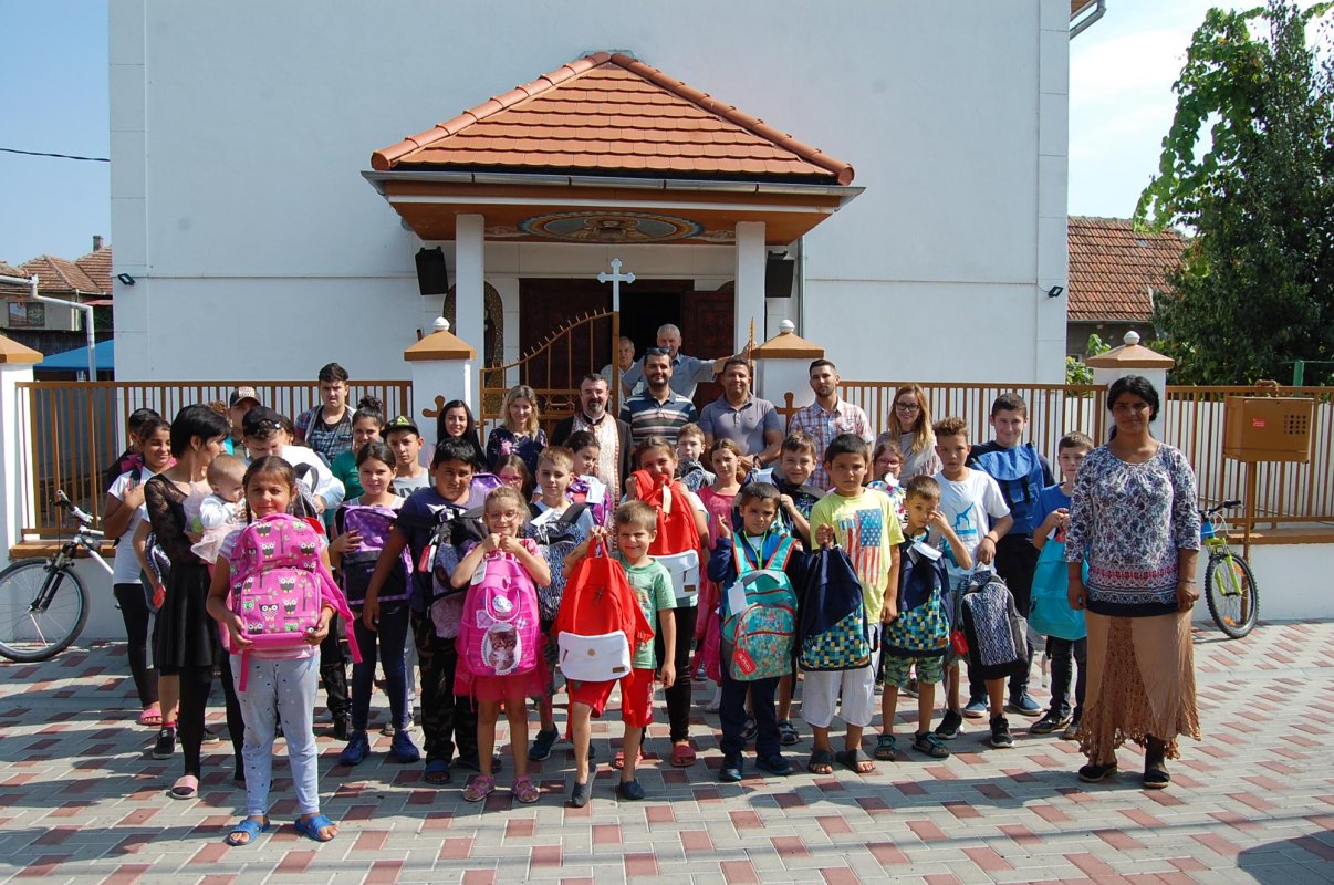 Ghiozdane oferite de Parohia Timișoara-Plopi 10723