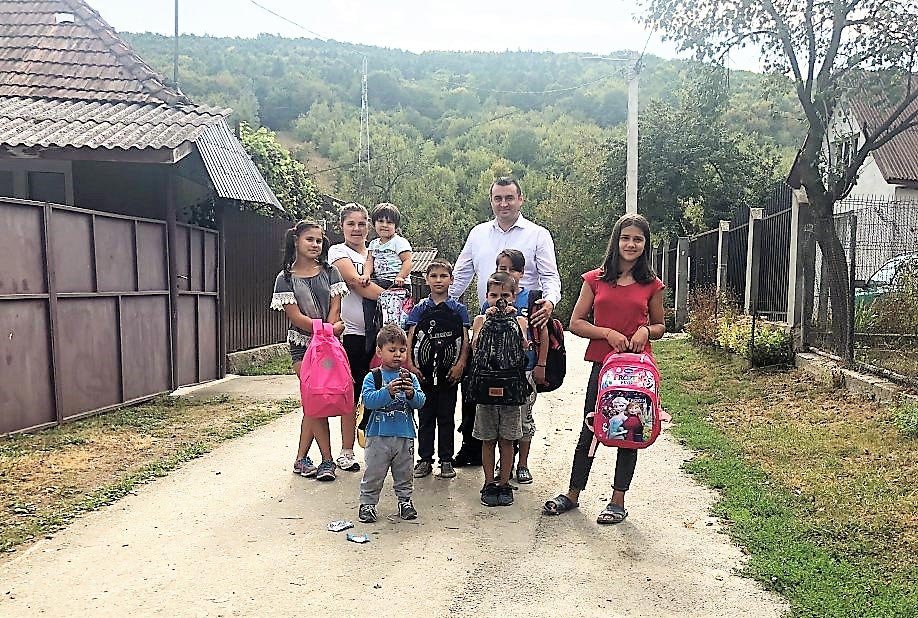 Ghiozdane pentru copiii nevoiași din Dej 10710