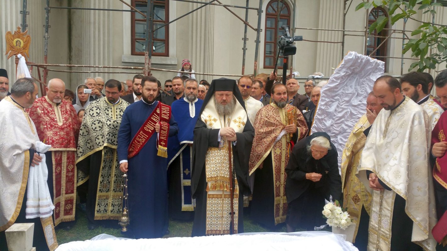 Părintele Petru Ciobanu condus spre calea veşniciei 10687