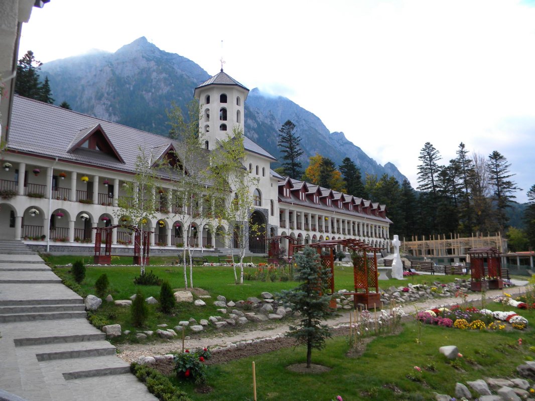 Crucea Eroilor Neamului de pe Muntele Caraiman 10640