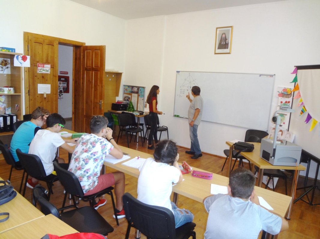 Tabără de matematică la Centrul social din Grădinari al Arhiepiscopiei Craiovei 10626