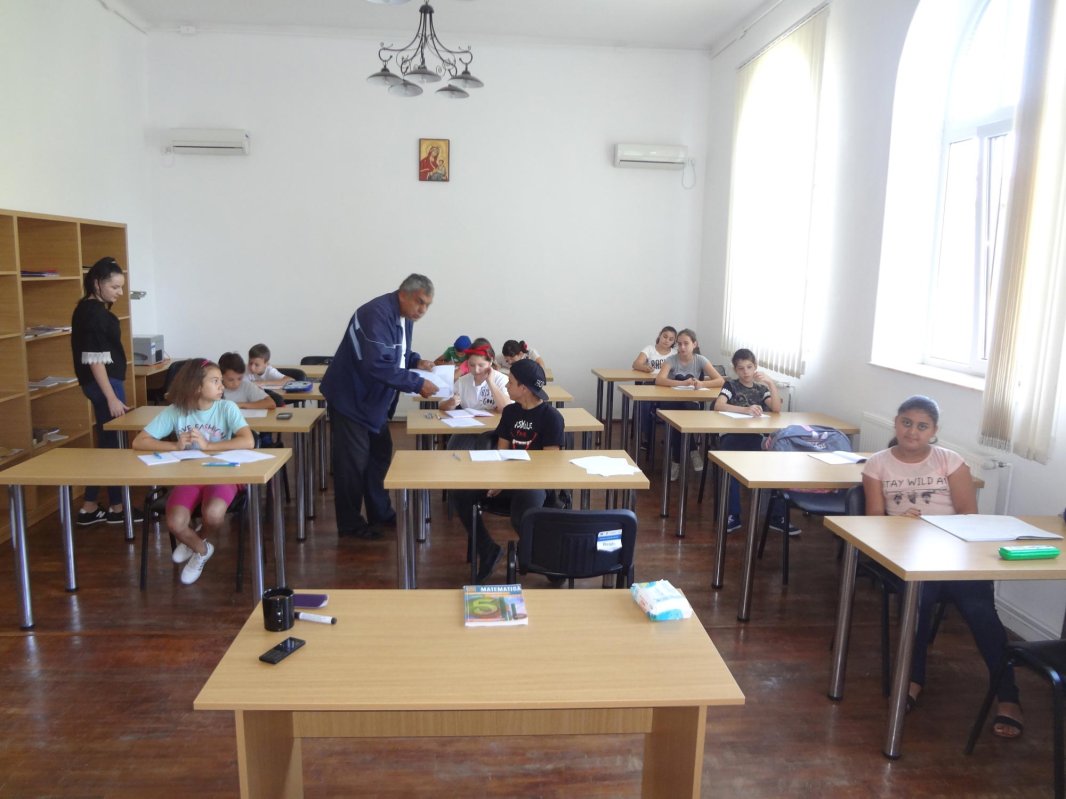 Tabără de matematică la Centrul social din Grădinari al Arhiepiscopiei Craiovei 10628