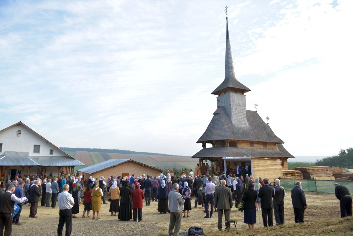 IPS Teofan: „Vom fi chemaţi peste câteva săptămâni să ne arătăm printr-un gest exterior mărturisirea dreptei credinţe” 10513