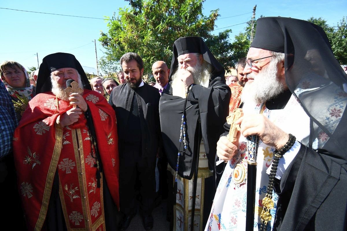 Mii de pelerini pe „Drumul Crucii” la Mănăstirea Hadâmbu 10517