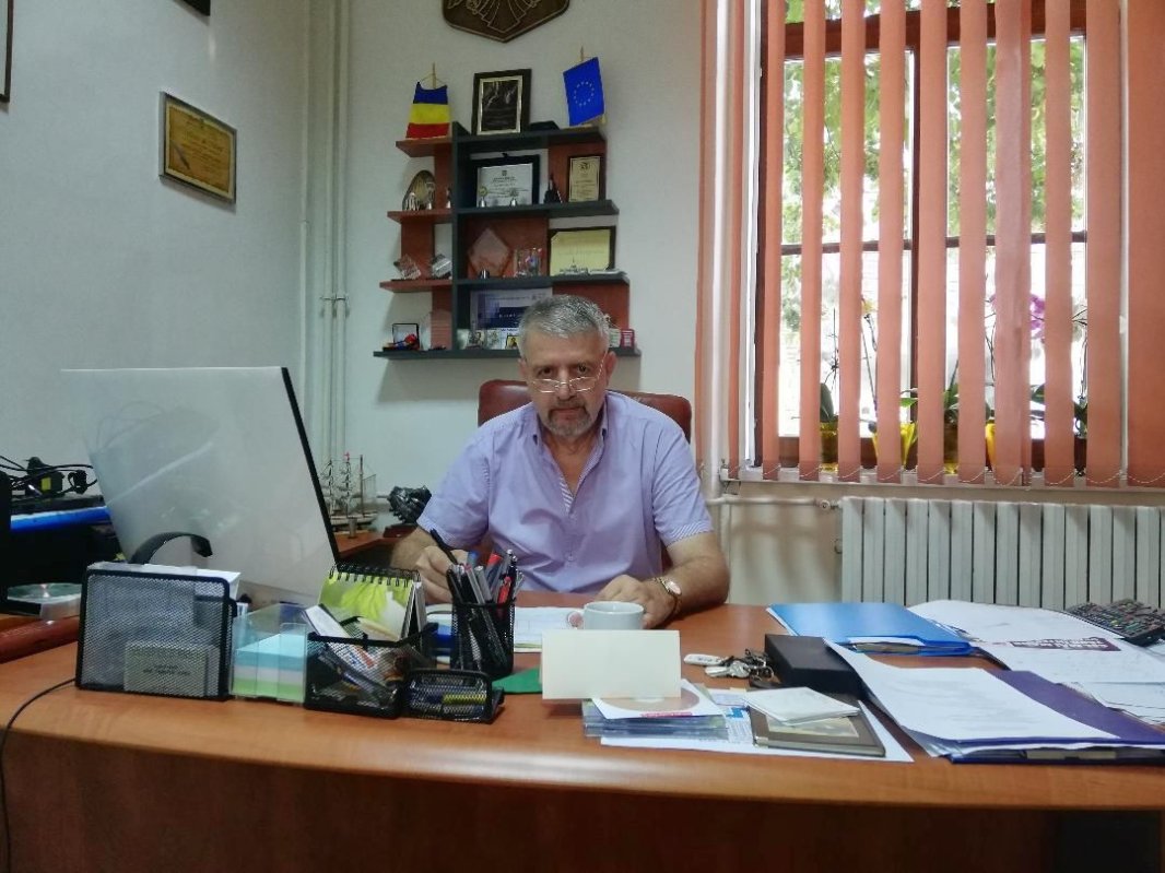 Școala, oglinda societății 10486