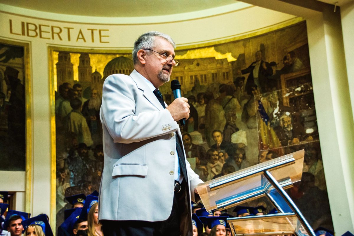 Școala, oglinda societății 10487