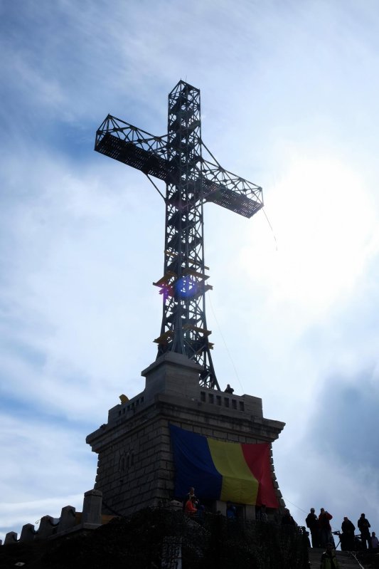 Biserică a eroilor români pe platoul munţilor Bucegi 10436