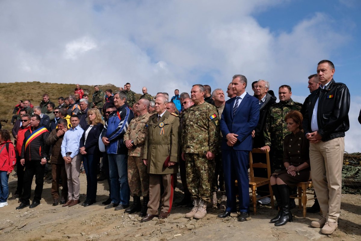 Biserică a eroilor români pe platoul munţilor Bucegi 10442