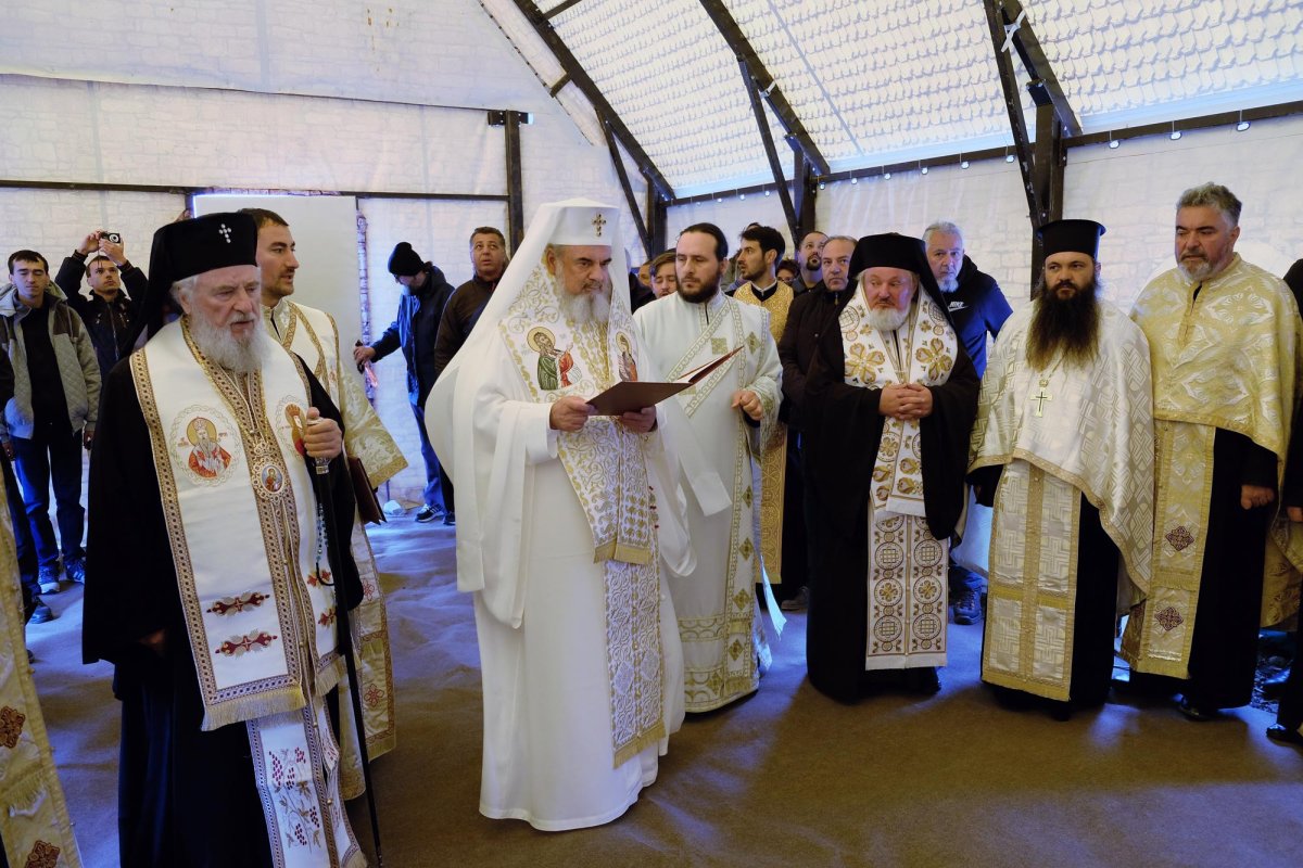 Biserică a eroilor români pe platoul munţilor Bucegi 10447