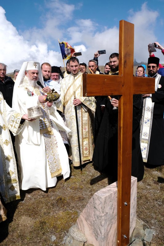 Biserică a eroilor români pe platoul munţilor Bucegi 10448