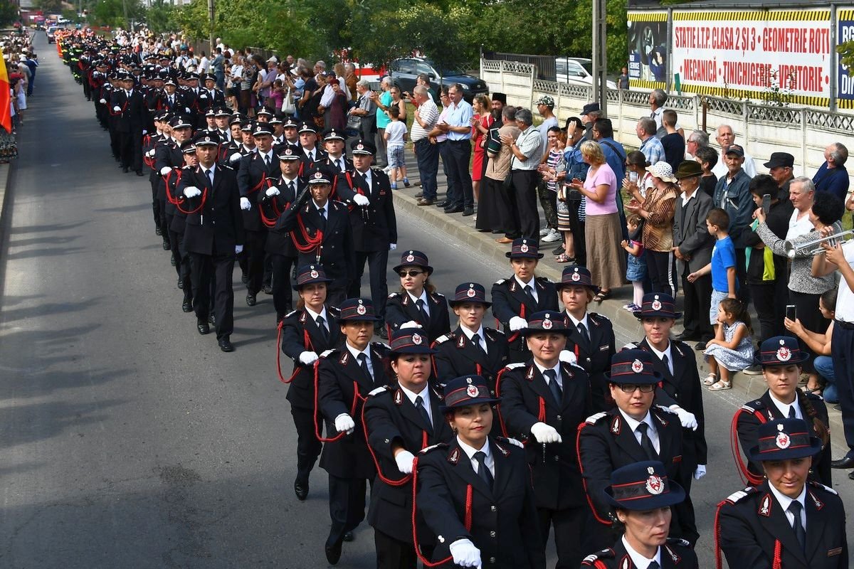 Biserica pompierilor din Moineşti, resfinţită de IPS Ioachim 10398