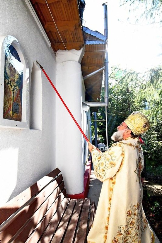 Biserica pompierilor din Moineşti, resfinţită de IPS Ioachim 10399