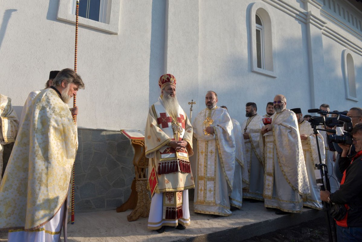 IPS Teofan: „A lua crucea şi a urma lui Hristos înseamnă a nu te ruşina de identitatea ta de creştin” 10391