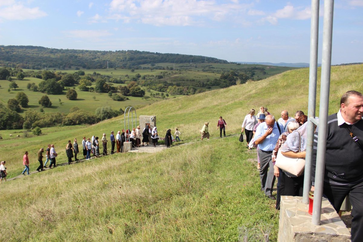 Slujiri arhierești la sărbătorea Înălțărea Sfintei Cruci 10402