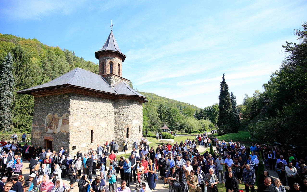 Slujiri arhierești la sărbătorea Înălțărea Sfintei Cruci 10403