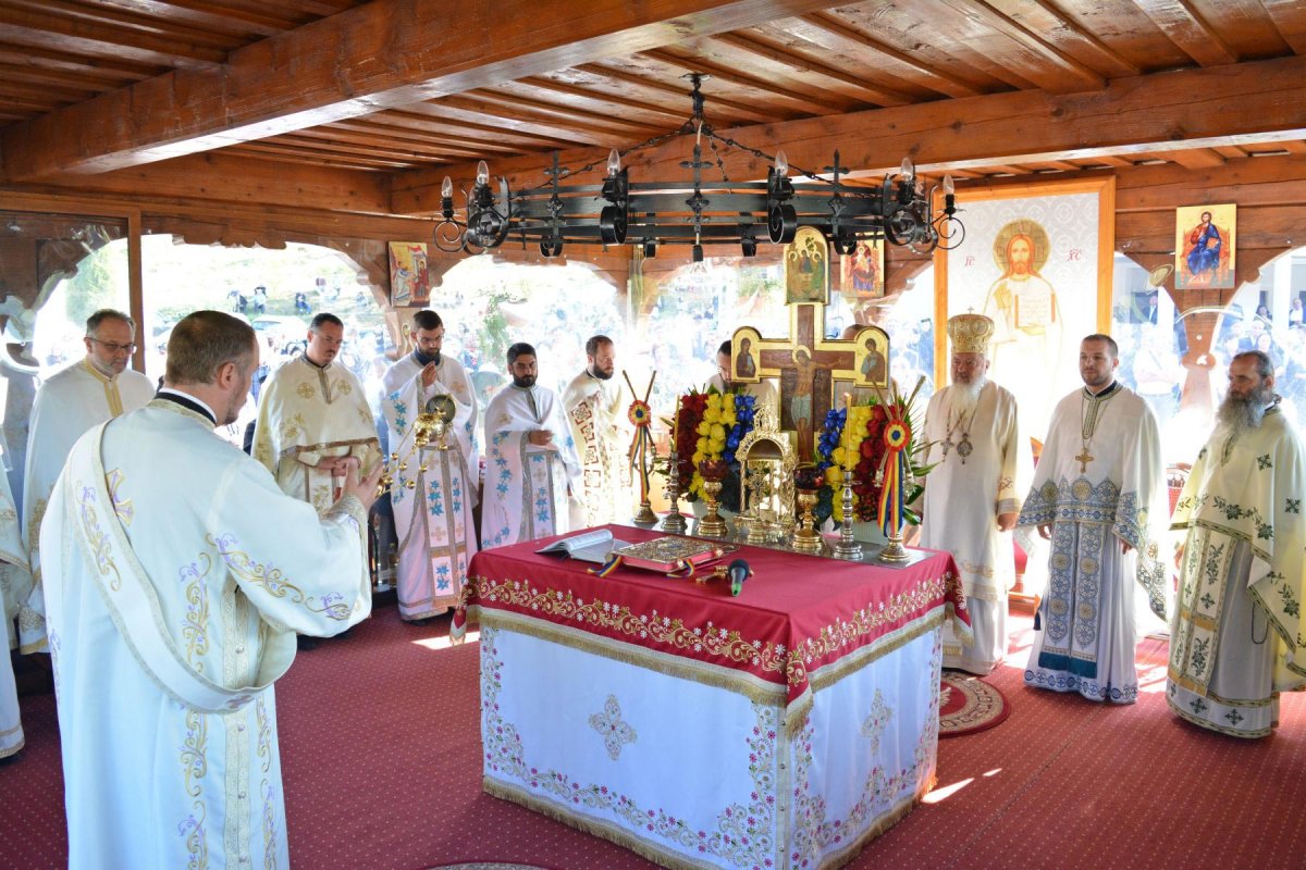 Slujiri arhierești la sărbătorea Înălțărea Sfintei Cruci 10407