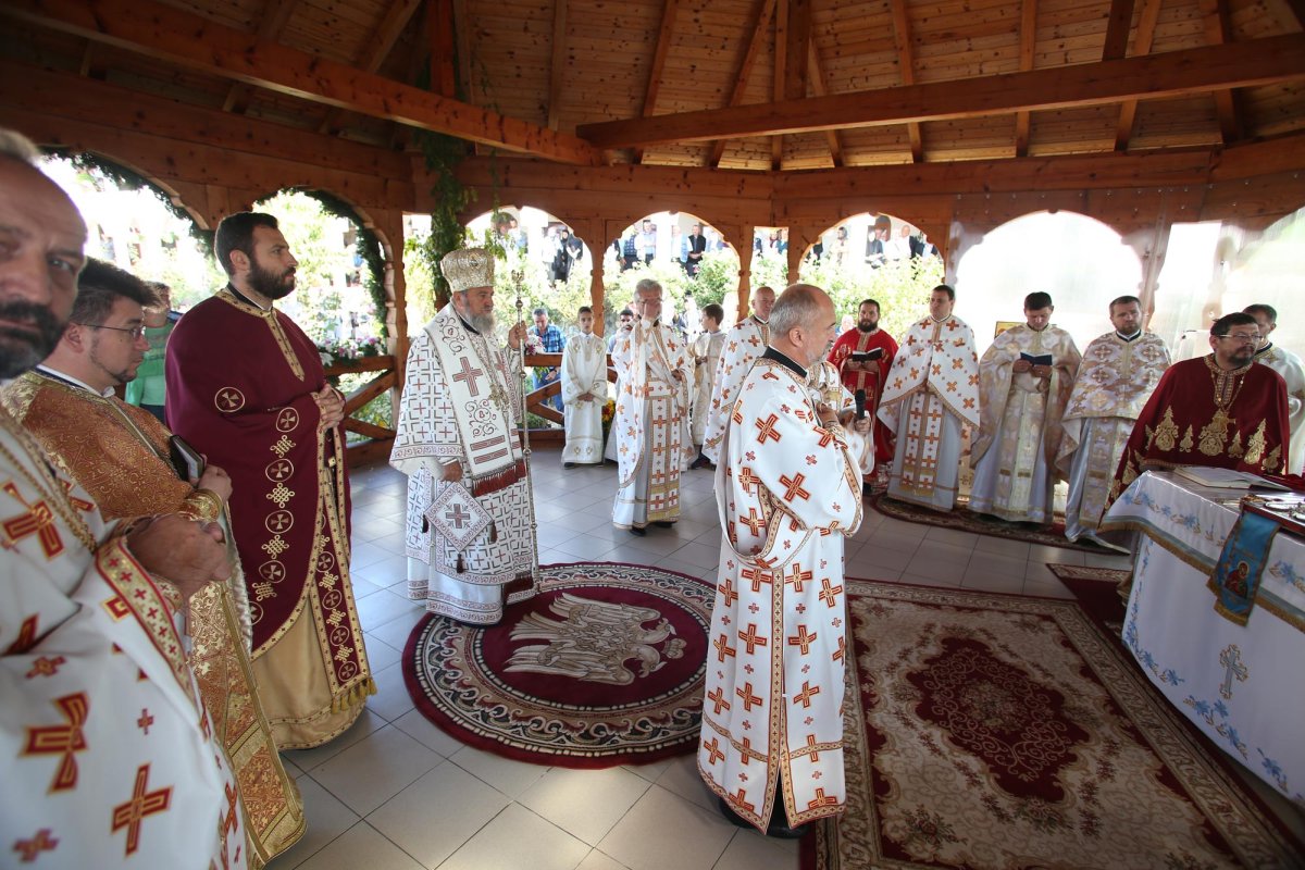 Slujiri arhierești la sărbătorea Înălțărea Sfintei Cruci 10416