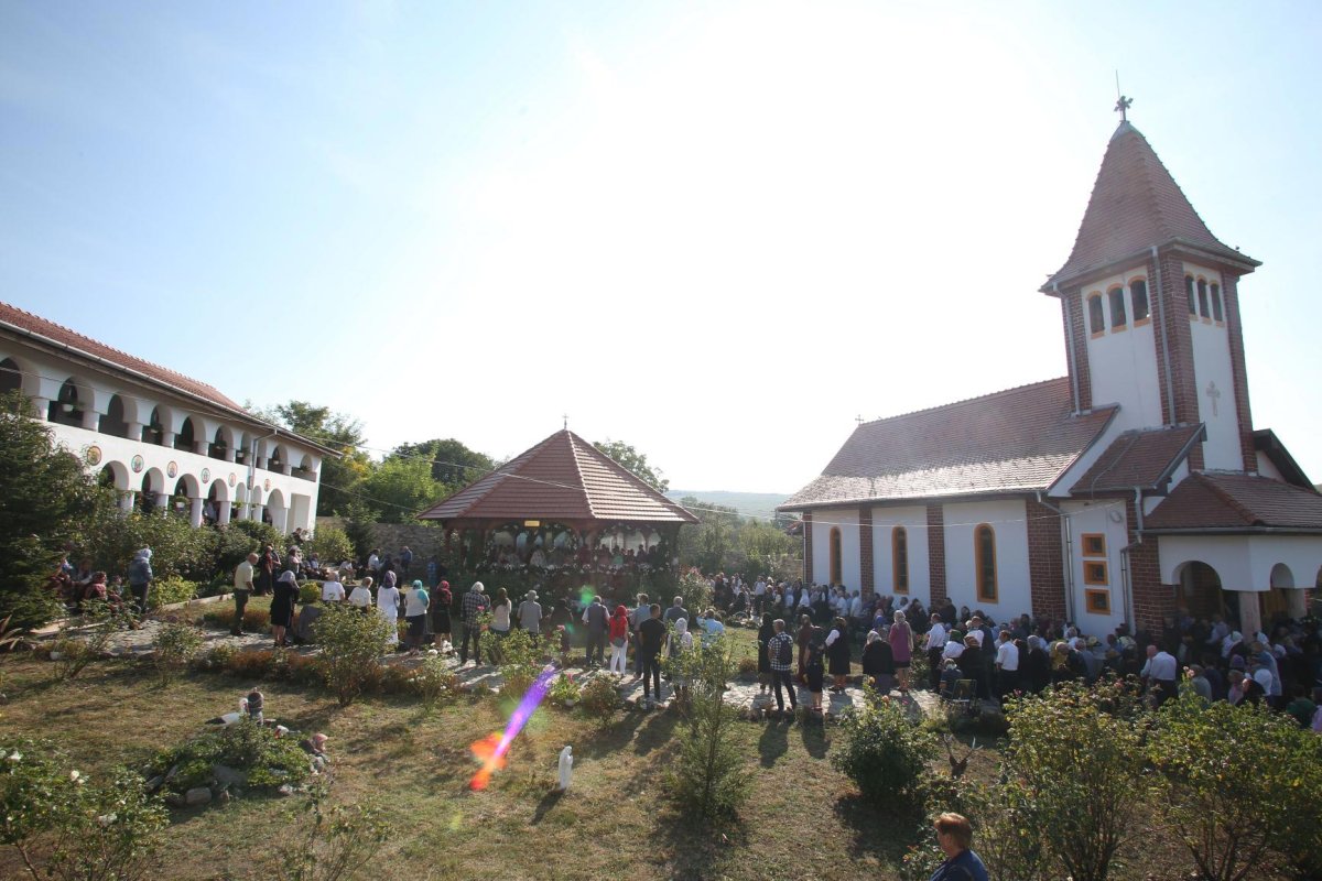 Slujiri arhierești la sărbătorea Înălțărea Sfintei Cruci 10417