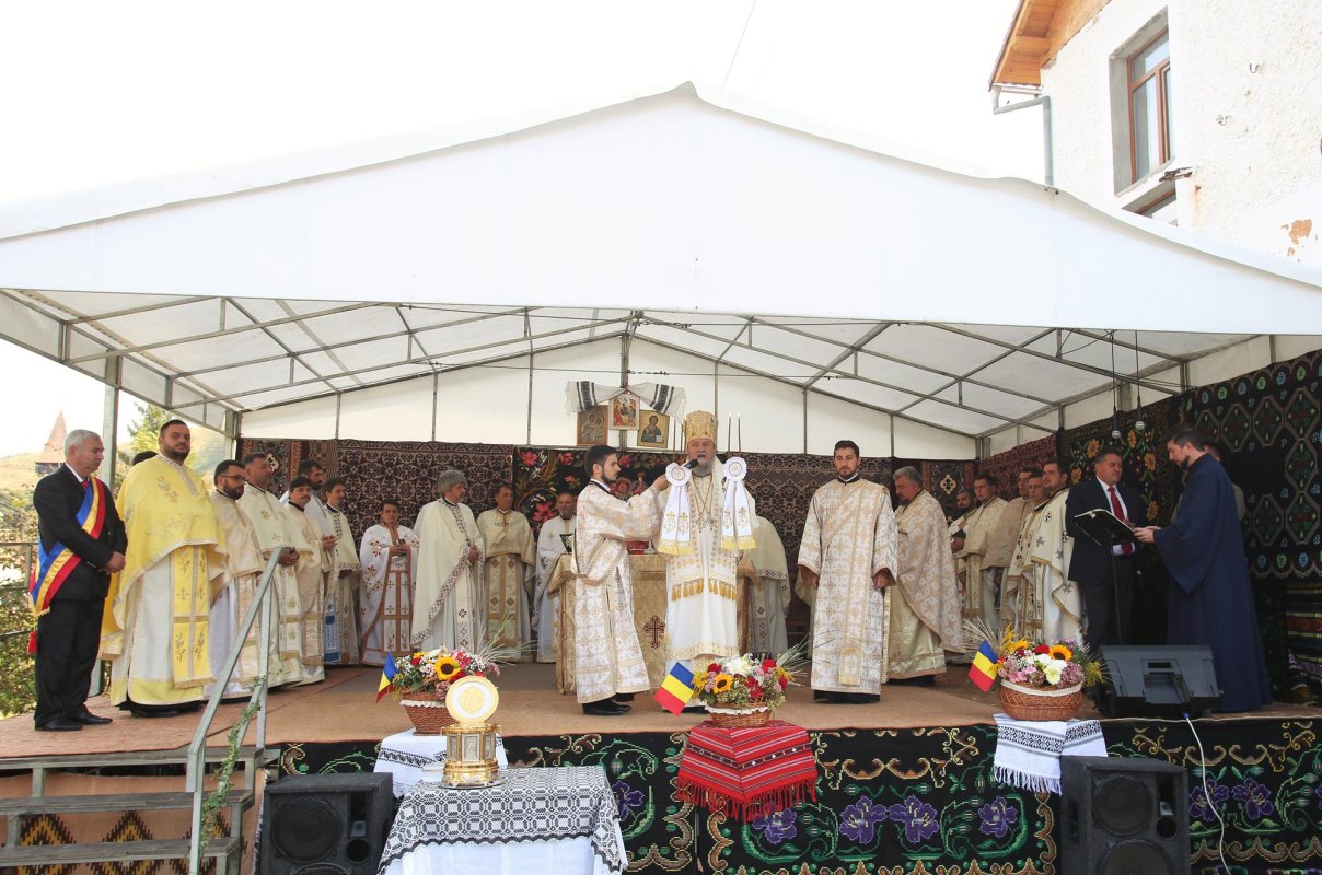Vizită arhierească la Șeica Mică, județul Sibiu 10419
