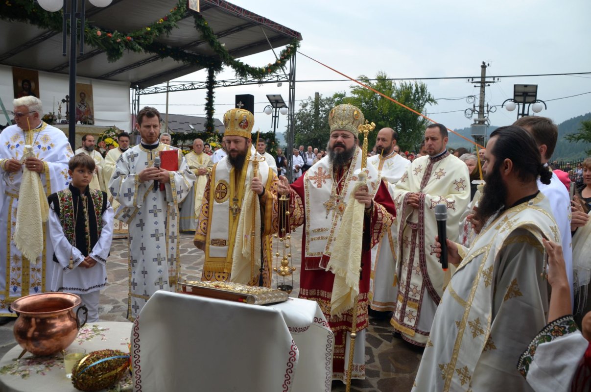 Biserica „Sfântul Nicolae” din Capu Câmpului, resfinţită de doi arhierei 10319