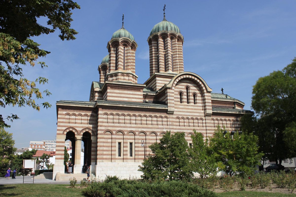 Liturghii arhiereşti în bisericile oltene 10346