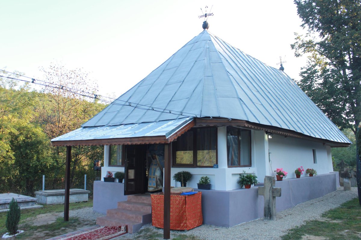 Liturghii arhiereşti în bisericile oltene 10347