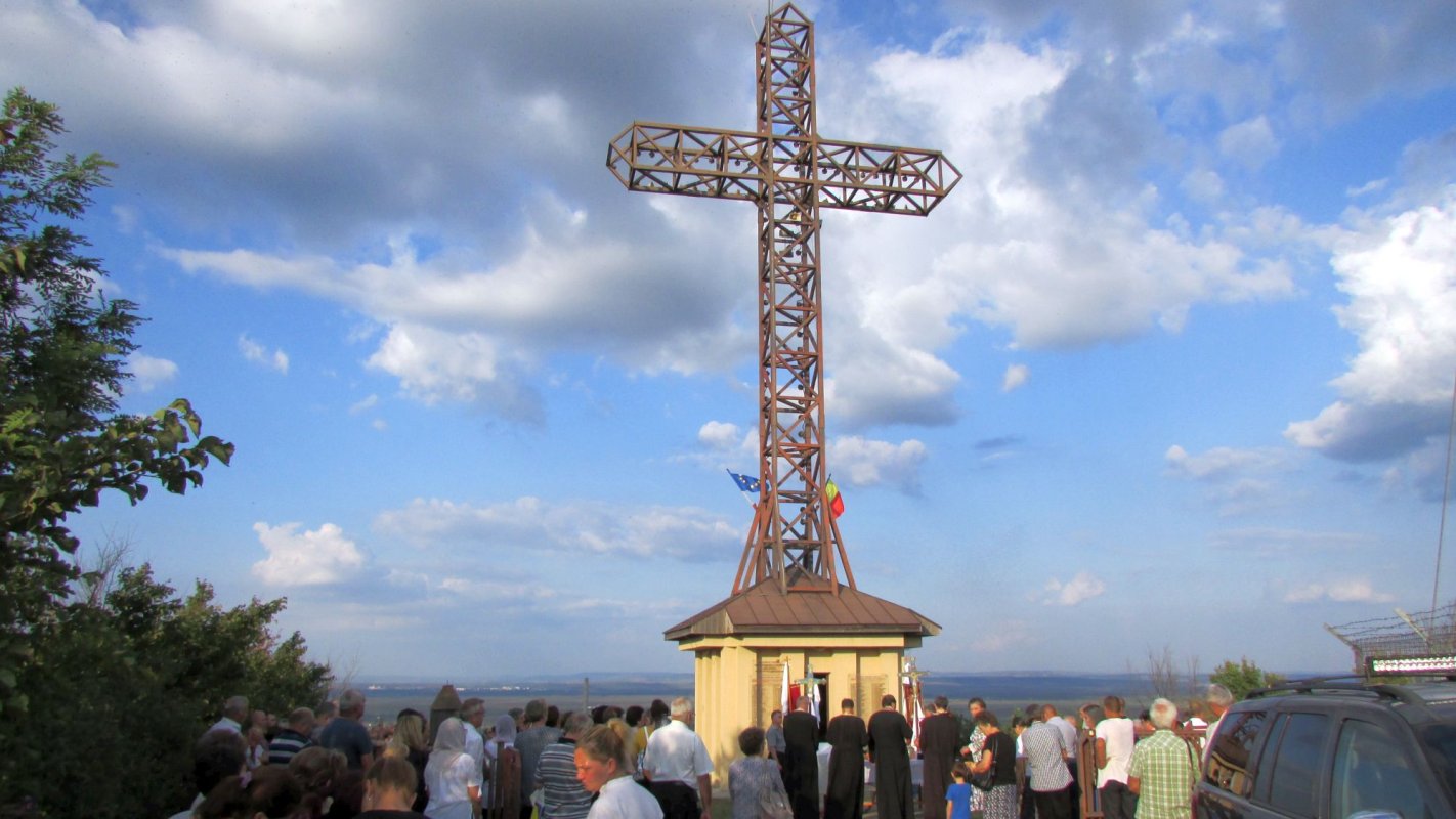 Pelerinaj pe Dealul Cerului din Tomeşti 10322