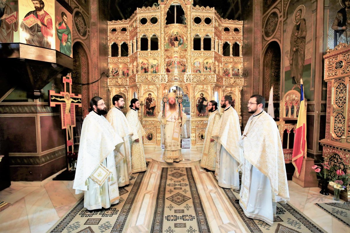 Slujiri arhierești în Duminica de după Înălțarea Sfintei Cruci 10331