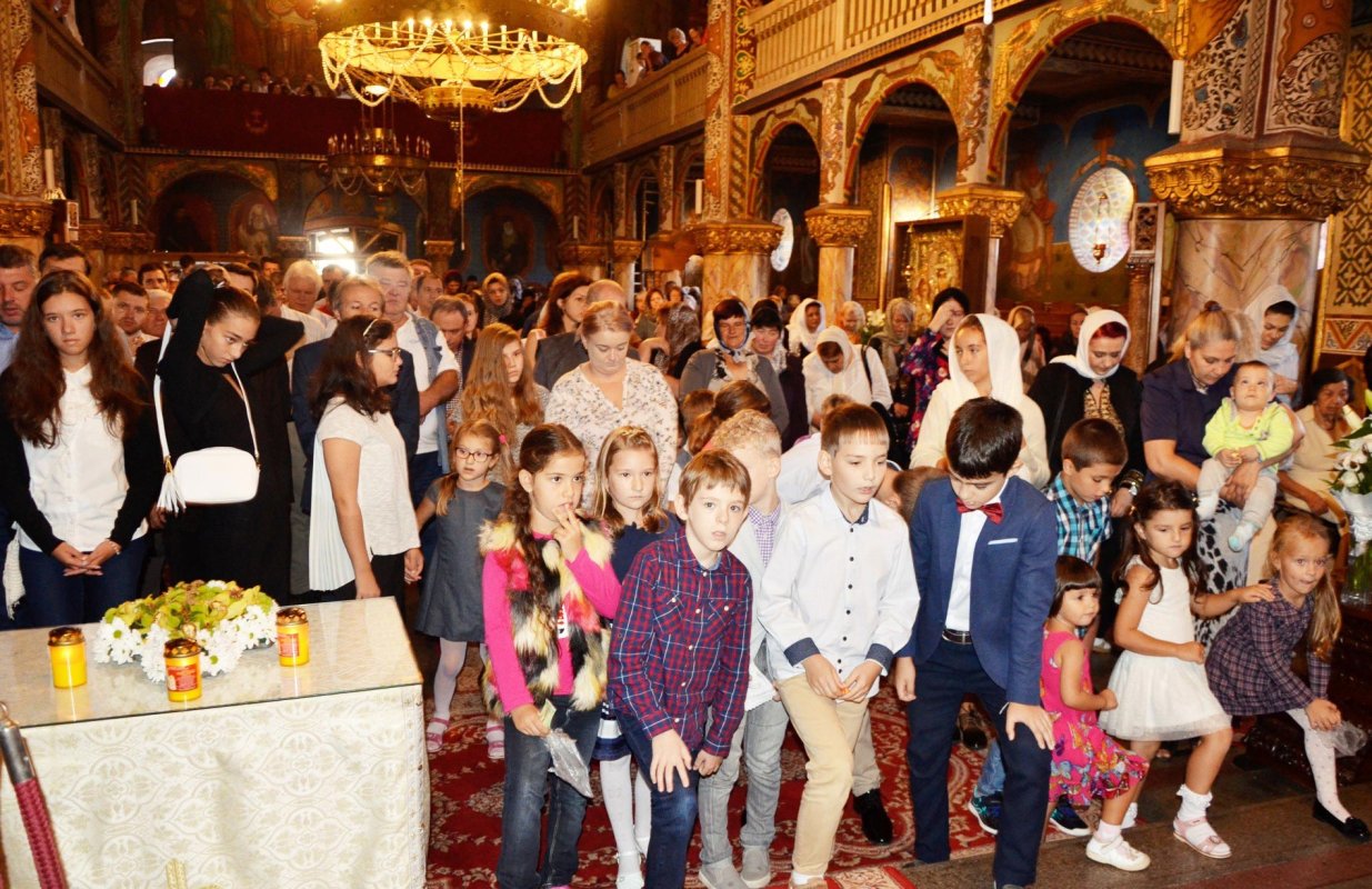 Slujiri arhierești în Duminica de după Înălțarea Sfintei Cruci 10337