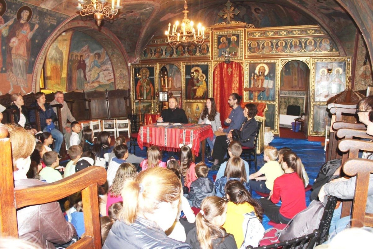 Diplome pentru participanții școlii de vară de la Ghimbav, Brașov 10155