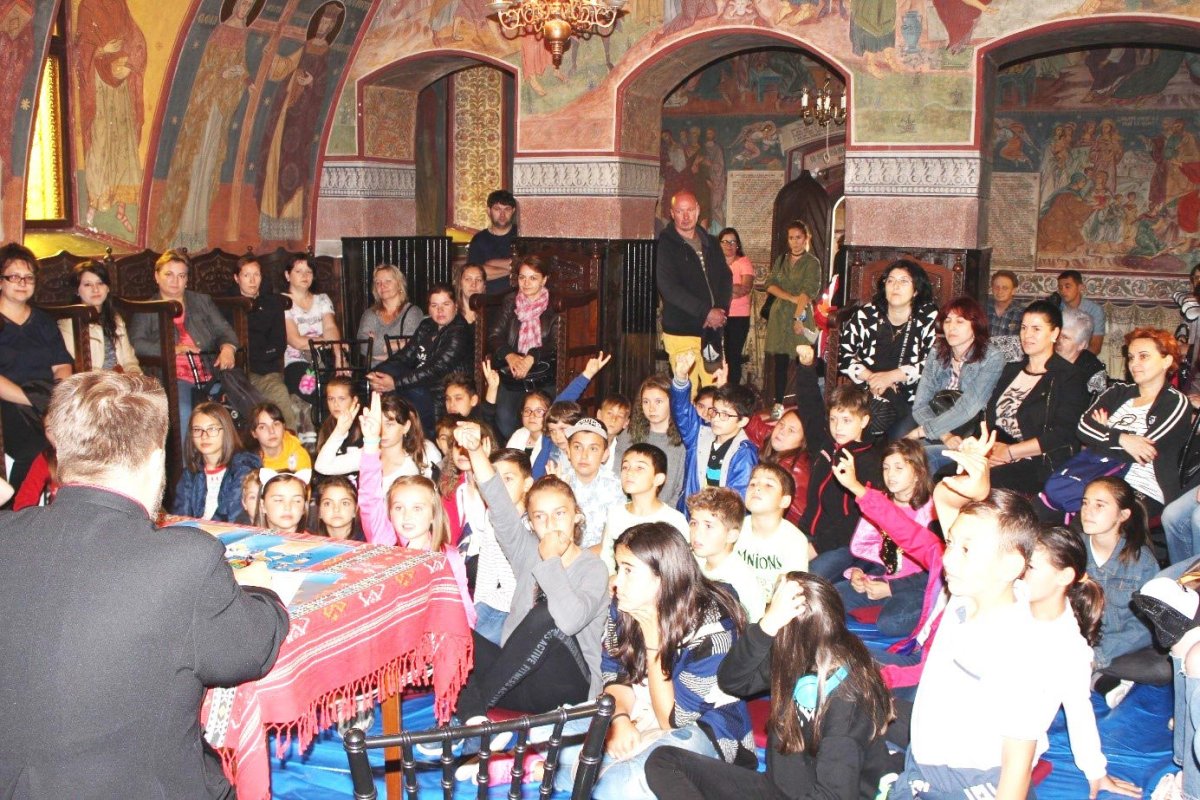 Diplome pentru participanții școlii de vară de la Ghimbav, Brașov 10156