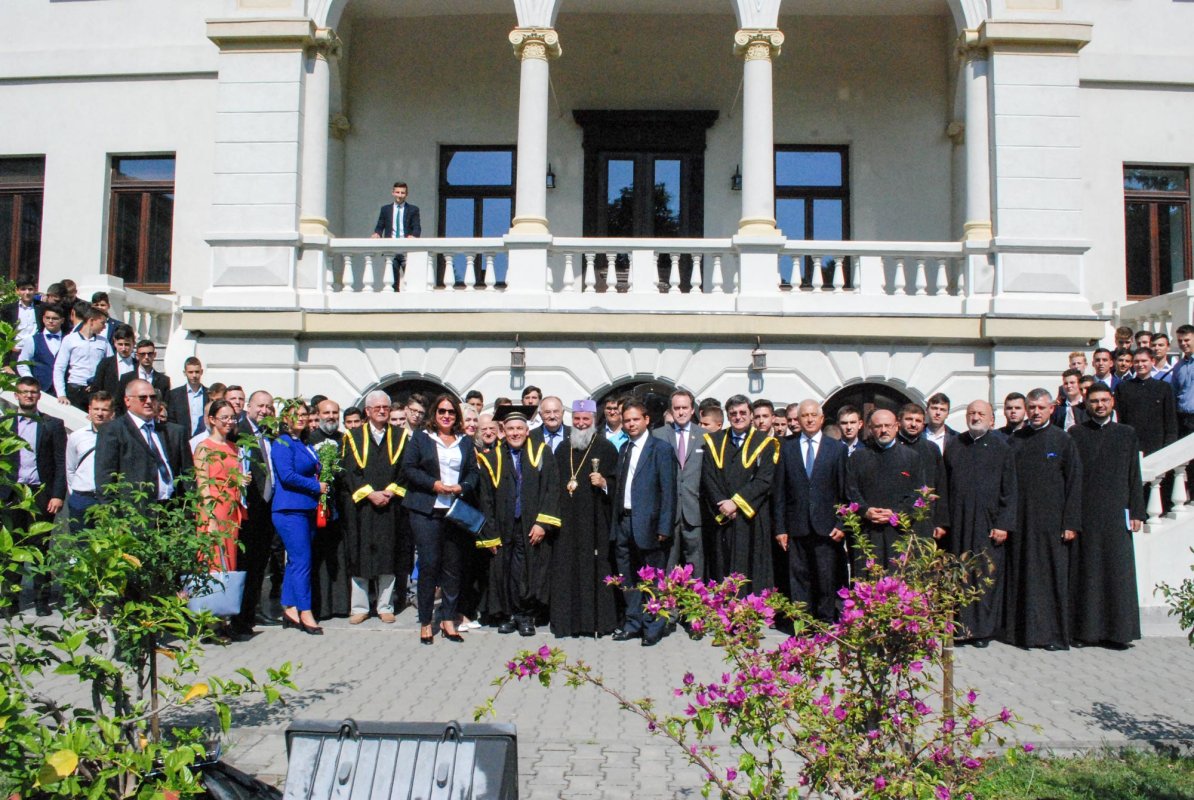 Robert Halfon, Doctor Honoris Causa al UCV 10159
