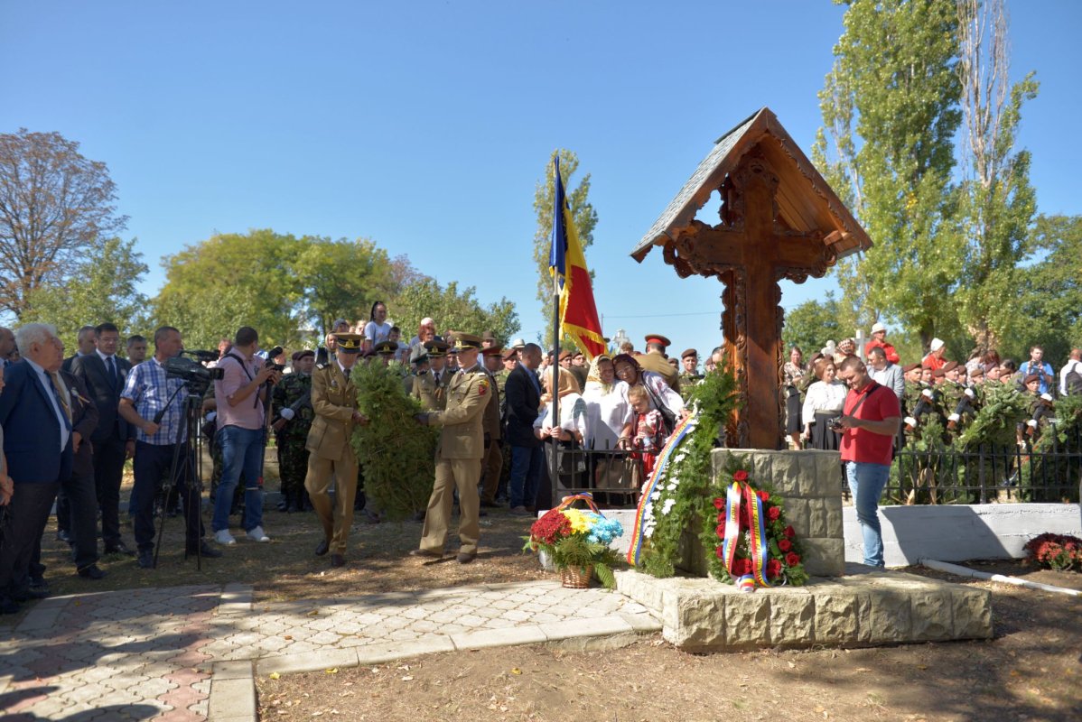 IPS Teofan: „Să avem grijă de elementul principal, fundamental, care asigură unitatea unei ţări, anume familia” 10002