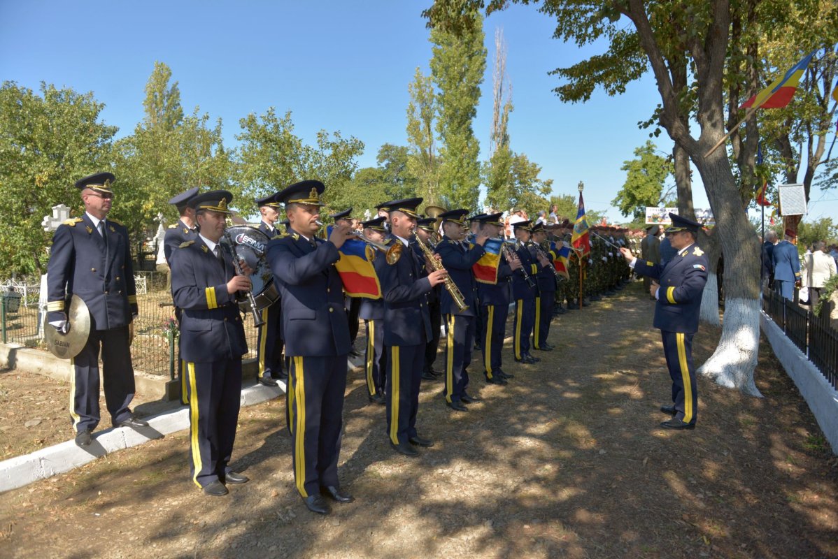 IPS Teofan: „Să avem grijă de elementul principal, fundamental, care asigură unitatea unei ţări, anume familia” 10003