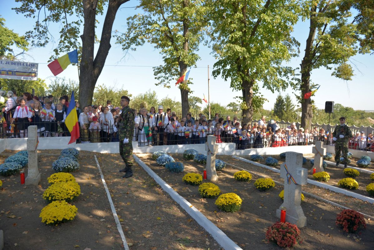 IPS Teofan: „Să avem grijă de elementul principal, fundamental, care asigură unitatea unei ţări, anume familia” 10004