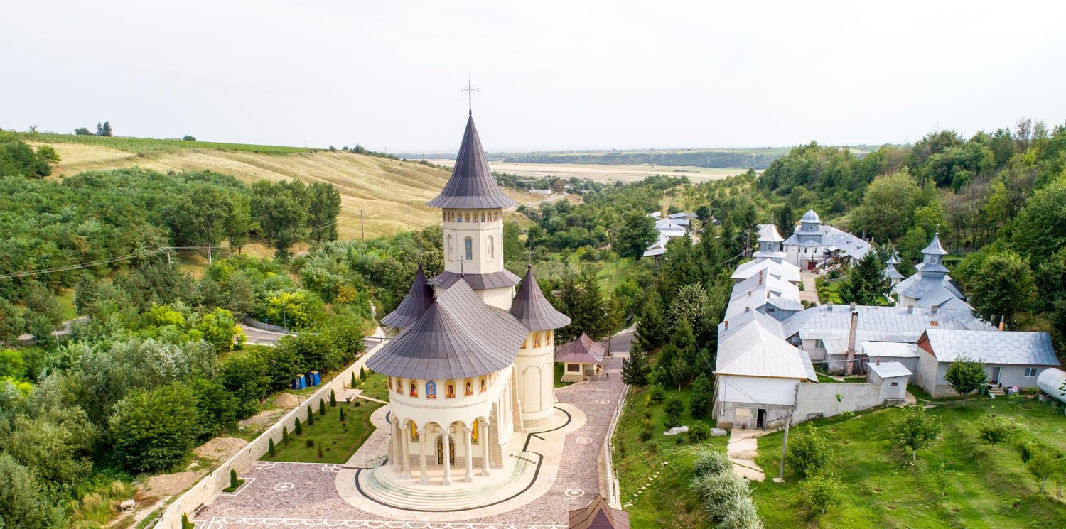 Trecut și prezent sub binecuvântarea Sfântului Teodosie 10034