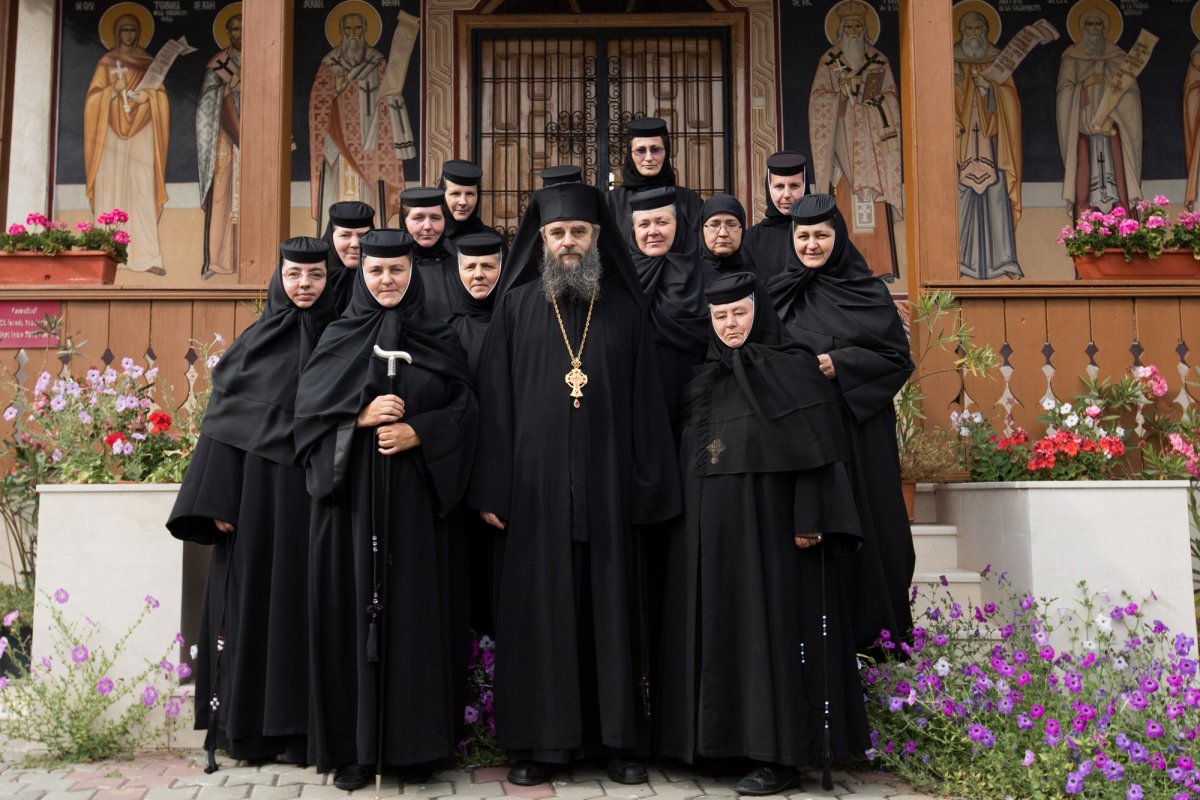 Trecut și prezent sub binecuvântarea Sfântului Teodosie 10035