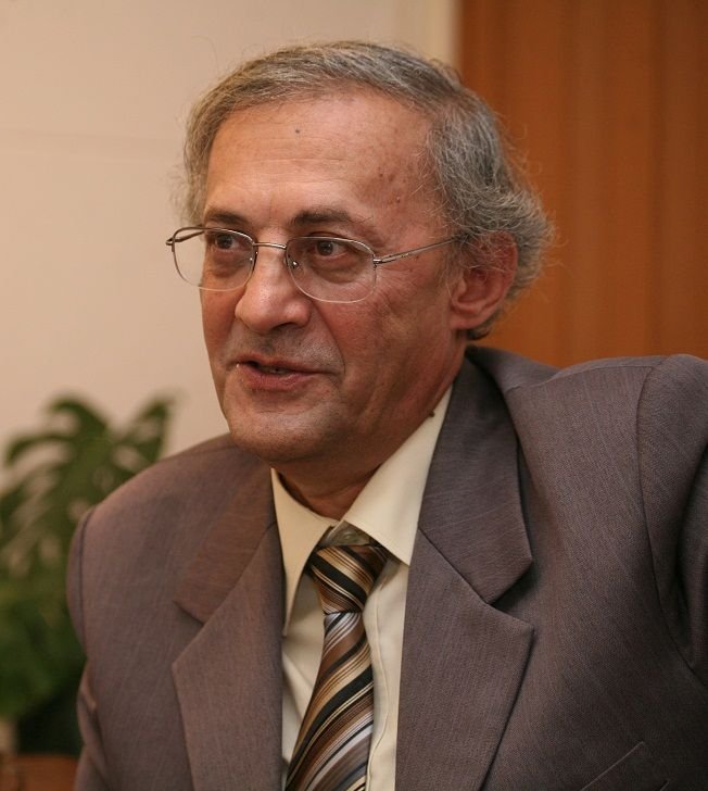 Căsătoria implică restricții, dar nu discriminează 10240