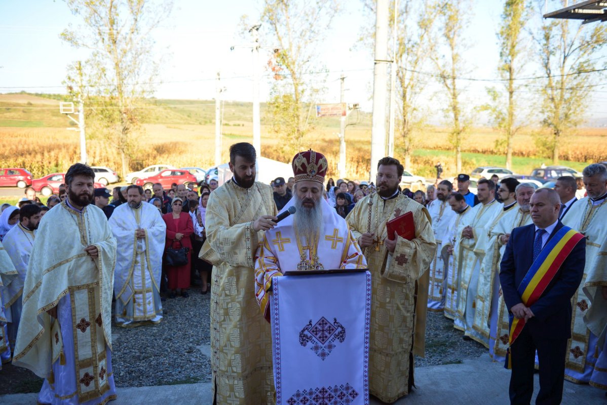 Biserică închinată Sfântului Ierarh Mucenic Teodosie de la Brazi, sfinţită la Leţcani 9935
