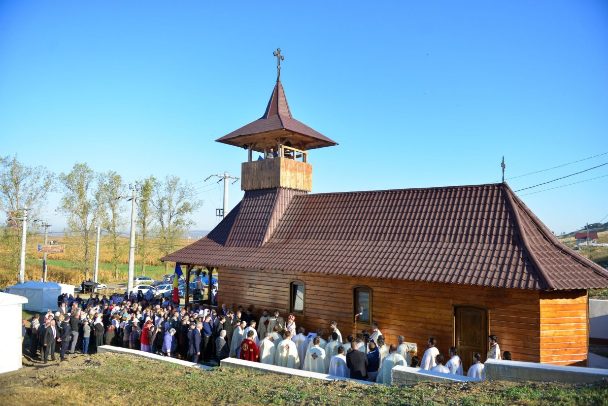 Biserică închinată Sfântului Ierarh Mucenic Teodosie de la Brazi, sfinţită la Leţcani 9936
