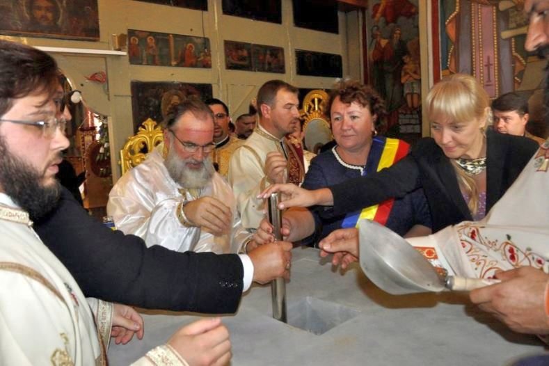 Biserica Parohiei Odobeşti resfinţită de IPS Ioachim 9940