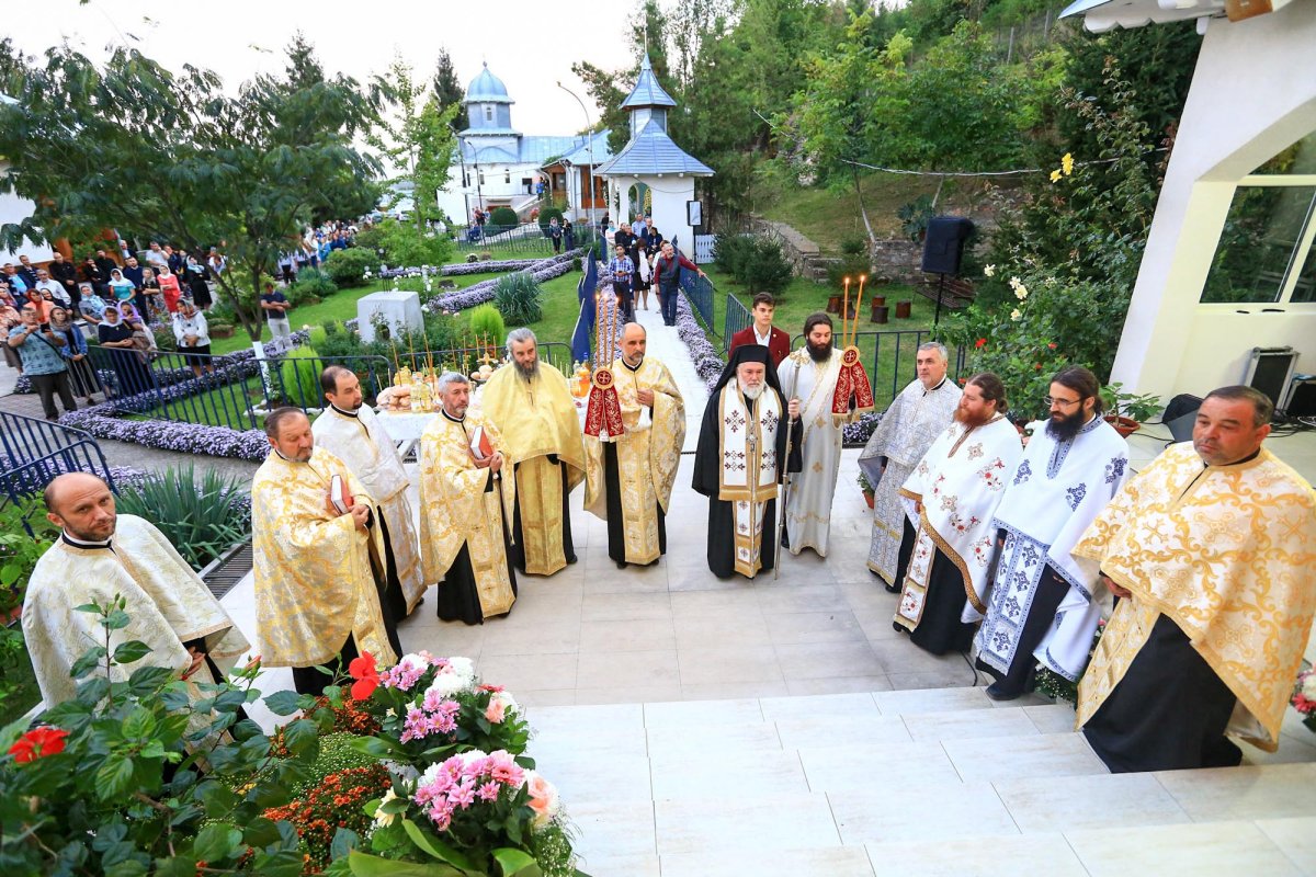 Hramul Mănăstirii Brazi din județul Vrancea 9962