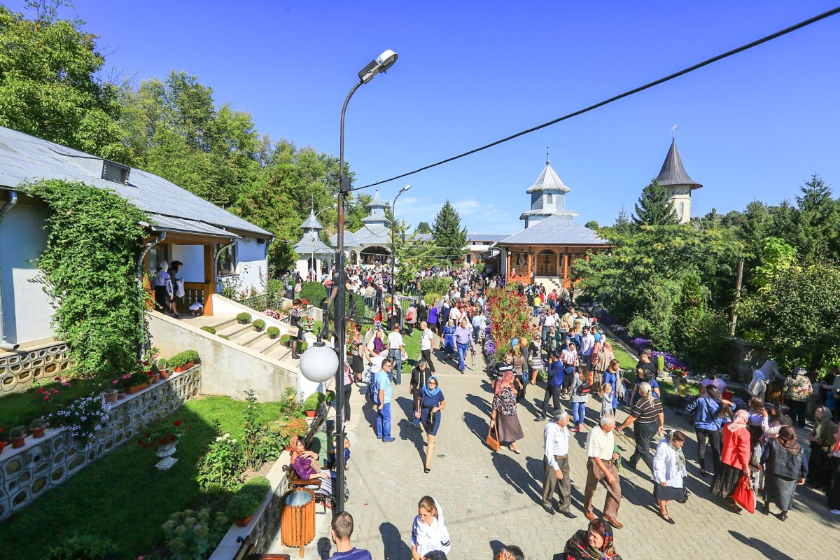 Hramul Mănăstirii Brazi din județul Vrancea 9965