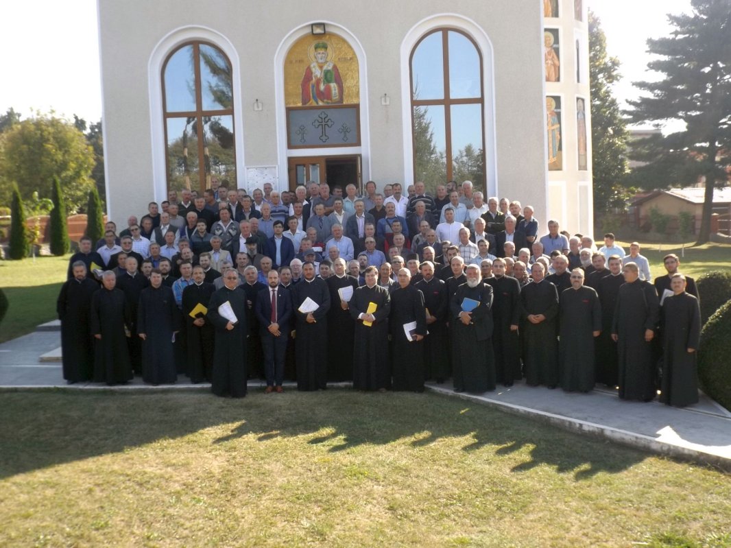 Întruniri preoţeşti în protopopiatele Buhuşi şi Sascut 9942