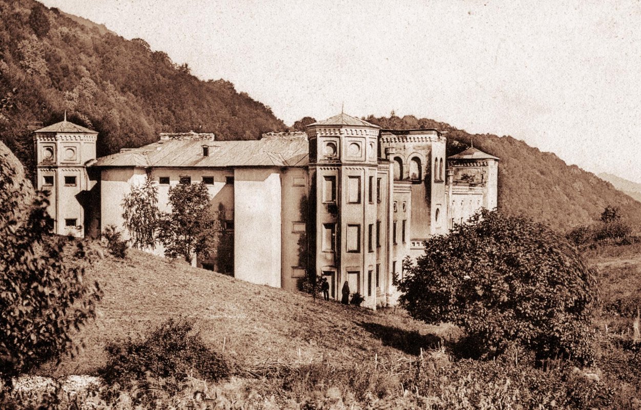 Mănăstirea Arnota, izvor de binecuvântare şi sfinţenie 9988