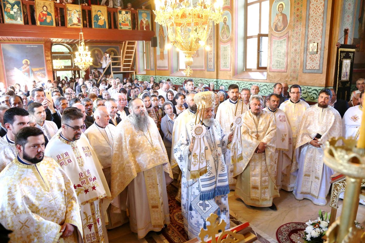 Slujba de târnosire a bisericii din Șirnea, județul Brașov 9977