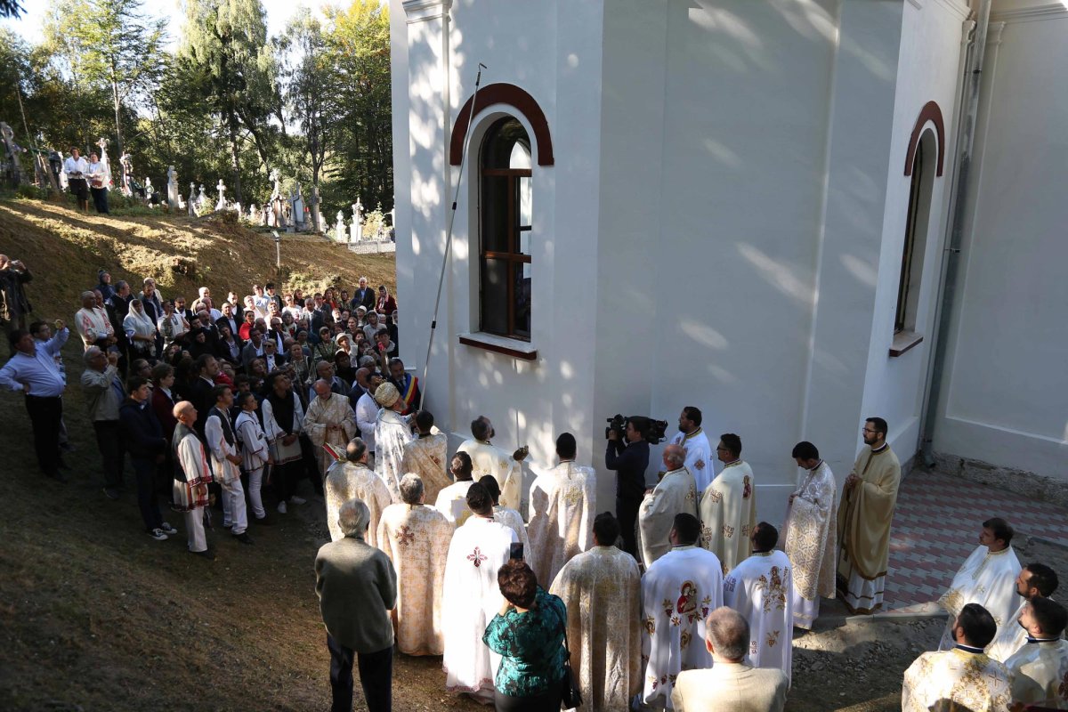 Slujba de târnosire a bisericii din Șirnea, județul Brașov 9978