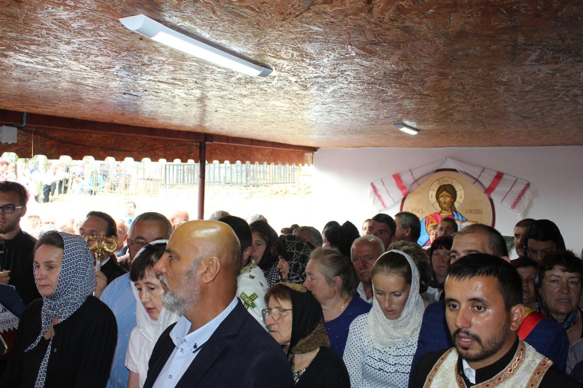 Biserici împodobite de sărbătoare la Maghereşti şi Râmnic 9893