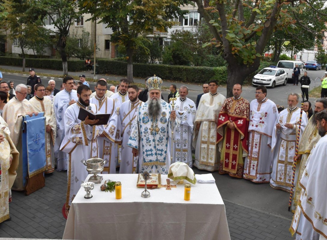 Biserici împodobite de sărbătoare la Maghereşti şi Râmnic 9894